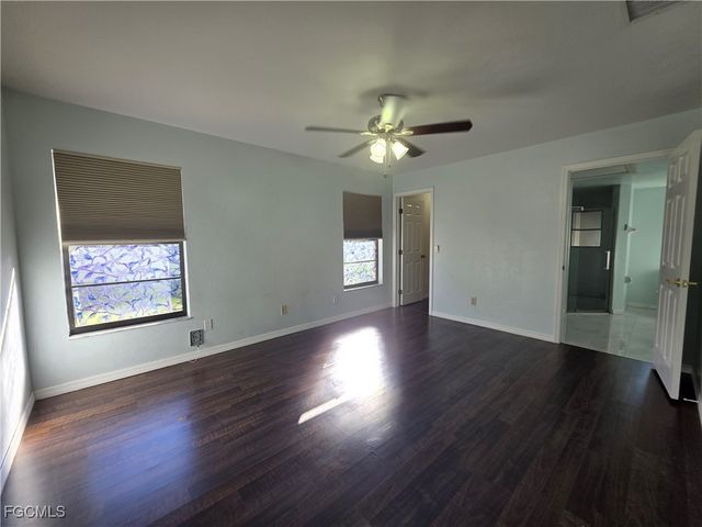 424 SW 37th LN, Cape Coral, FL 33914