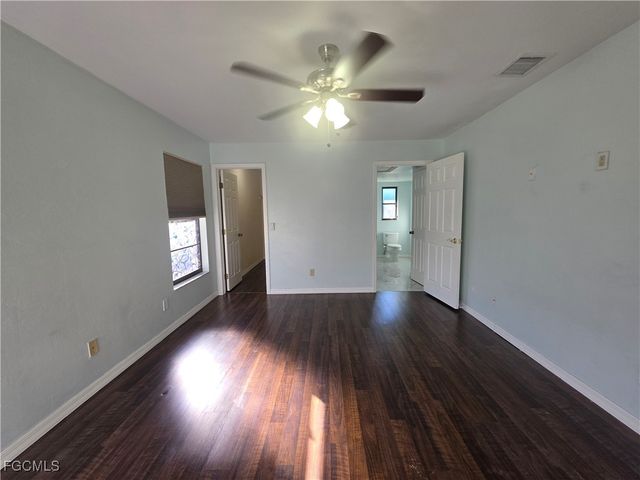 424 SW 37th LN, Cape Coral, FL 33914