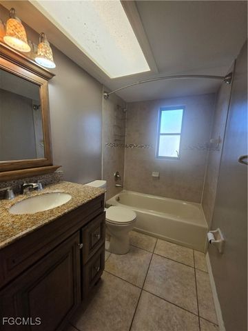 424 SW 37th LN, Cape Coral, FL 33914