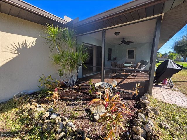 424 SW 37th LN, Cape Coral, FL 33914