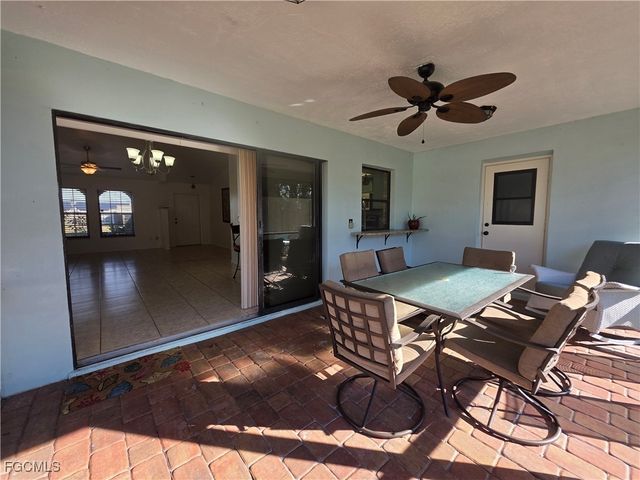 424 SW 37th LN, Cape Coral, FL 33914