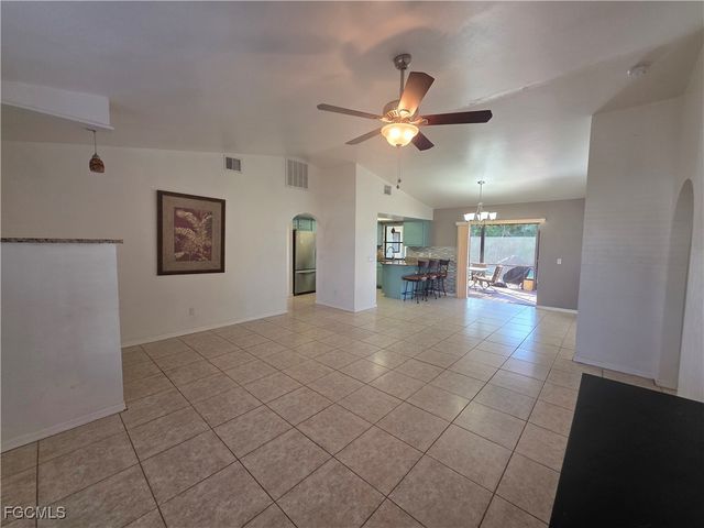 424 SW 37th LN, Cape Coral, FL 33914