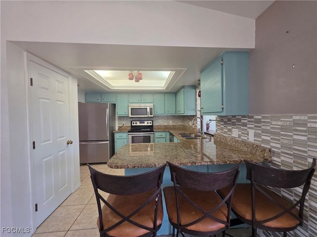 424 SW 37th LN, Cape Coral, FL 33914