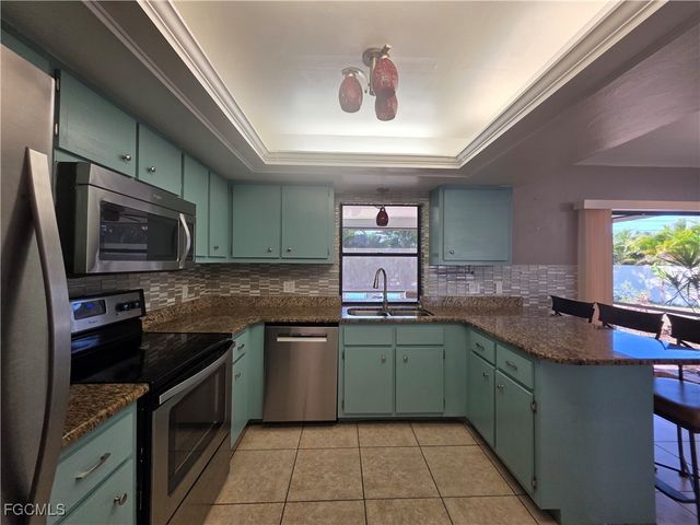 424 SW 37th LN, Cape Coral, FL 33914