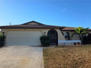 424 SW 37th LN, Cape Coral, FL 33914