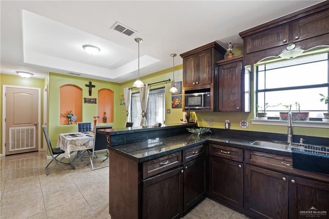 1904 E Hibiscus Avenue, Hidalgo, TX 78557