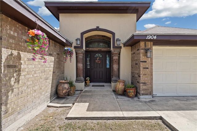 1904 E Hibiscus Avenue, Hidalgo, TX 78557
