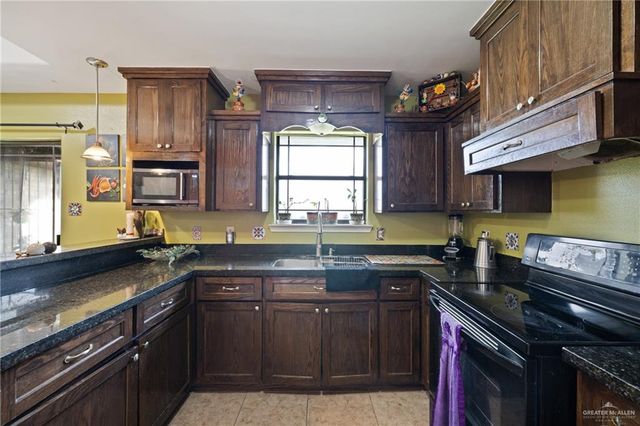 1904 E Hibiscus Avenue, Hidalgo, TX 78557