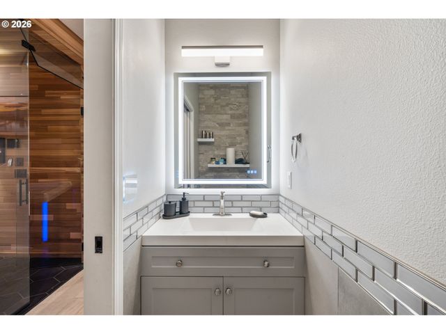 6055 Se 28TH St, Gresham, OR 97080