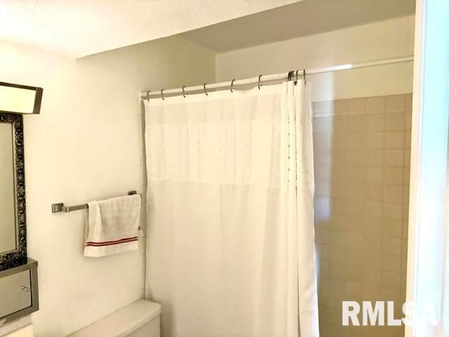 1910 Jeanette Ln Apt 8, Springfield, IL 62702