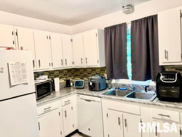 1910 Jeanette Ln Apt 8, Springfield, IL 62702
