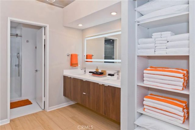 505 S Farrell Drive H44, Palm Springs, CA 92264