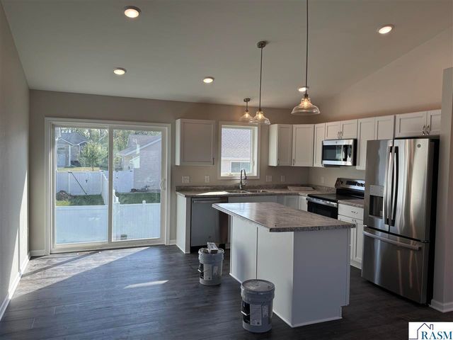 2005 Aster Lane, Mankato, MN 56001