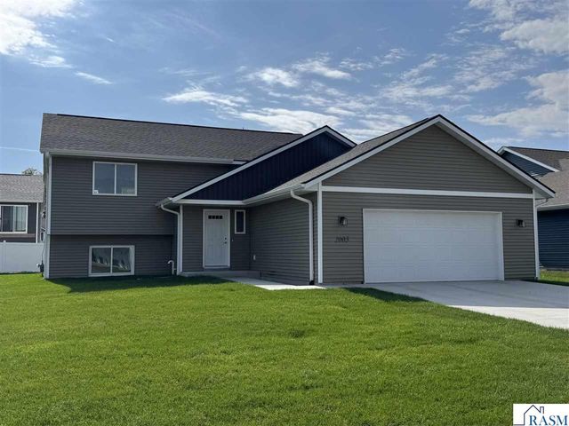 2005 Aster Lane, Mankato, MN 56001