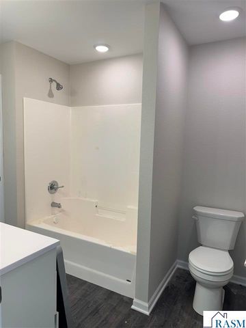 2005 Aster Lane, Mankato, MN 56001