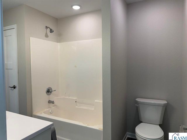 2005 Aster Lane, Mankato, MN 56001