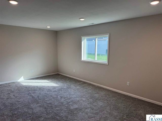 2005 Aster Lane, Mankato, MN 56001