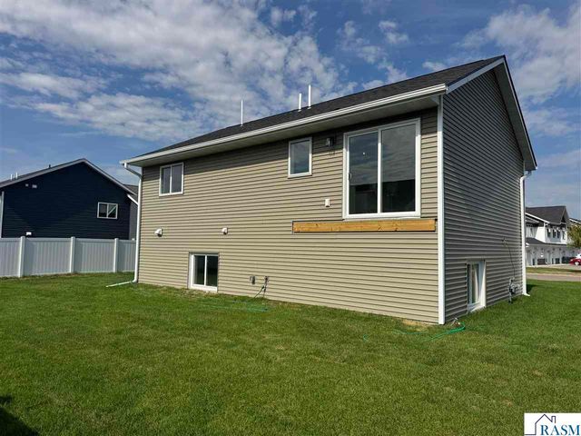 2005 Aster Lane, Mankato, MN 56001