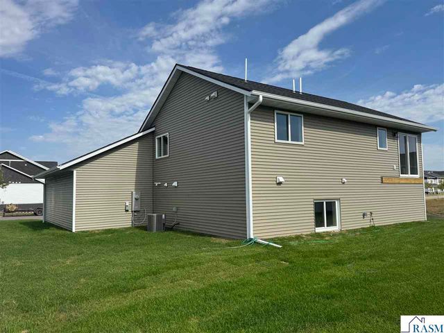2005 Aster Lane, Mankato, MN 56001