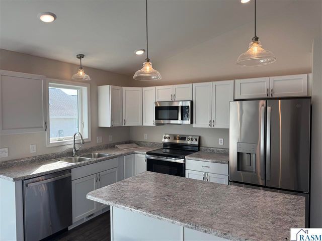 2005 Aster Lane, Mankato, MN 56001