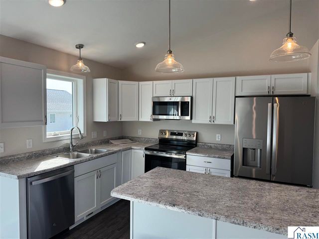 2005 Aster Lane, Mankato, MN 56001