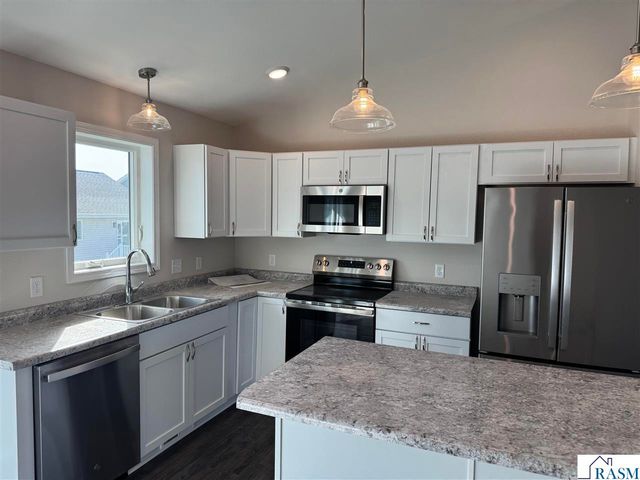 2005 Aster Lane, Mankato, MN 56001