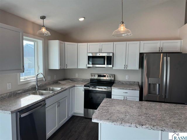 2005 Aster Lane, Mankato, MN 56001