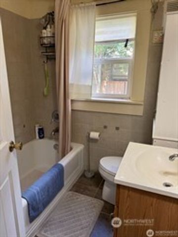 830 NE 67th Street, Seattle, WA 98114