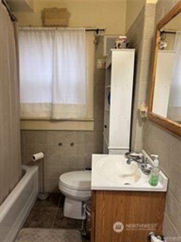 830 NE 67th Street, Seattle, WA 98114