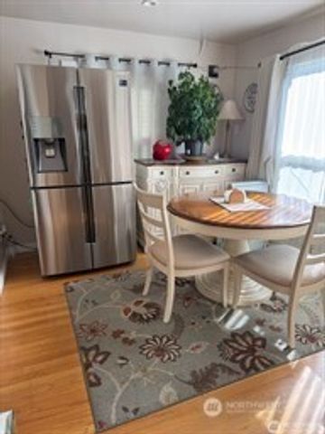 830 NE 67th Street, Seattle, WA 98114