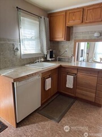 830 NE 67th Street, Seattle, WA 98114