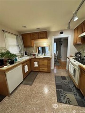 830 NE 67th Street, Seattle, WA 98114