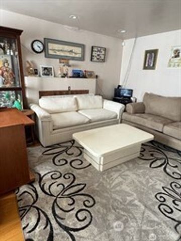 830 NE 67th Street, Seattle, WA 98114