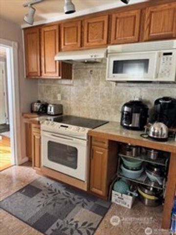 830 NE 67th Street, Seattle, WA 98114