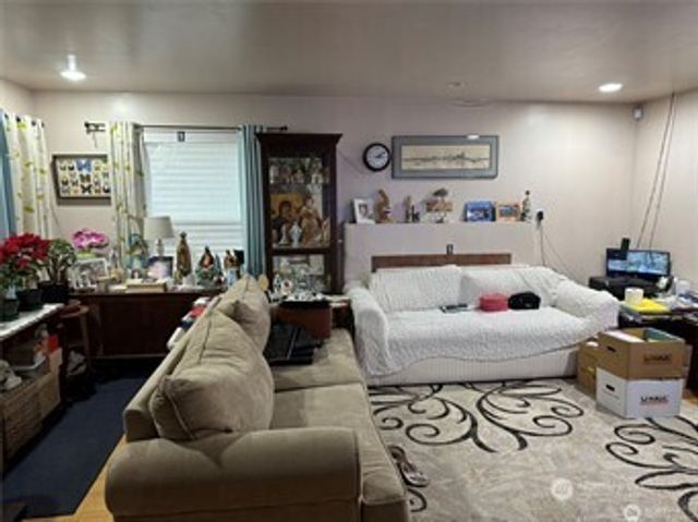 830 NE 67th Street, Seattle, WA 98114