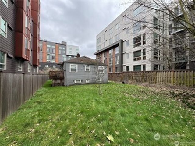 830 NE 67th Street, Seattle, WA 98114