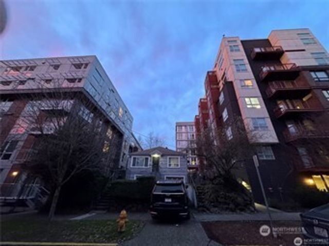 830 NE 67th Street, Seattle, WA 98114