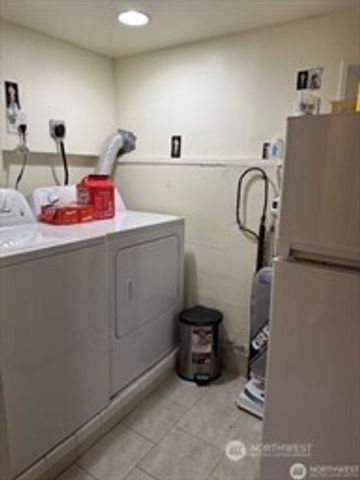 830 NE 67th Street, Seattle, WA 98114