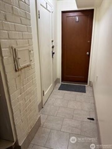 830 NE 67th Street, Seattle, WA 98114