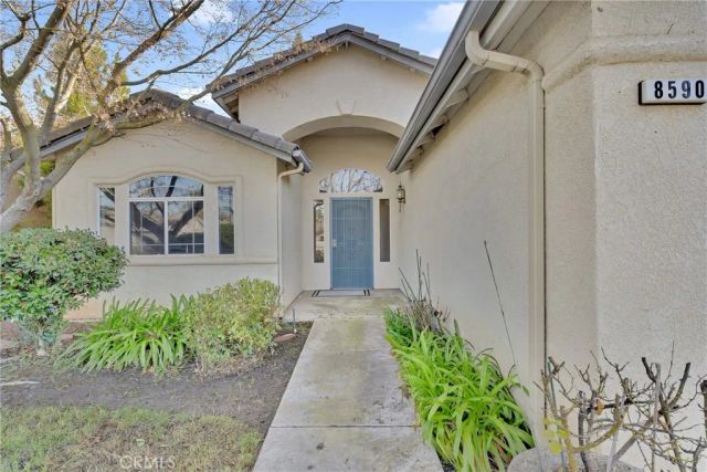 8590 N Sierra Vista, Fresno, CA 93720