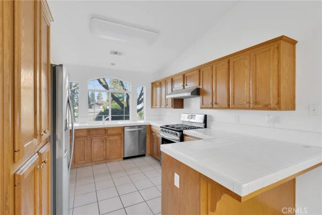 8590 N Sierra Vista, Fresno, CA 93720