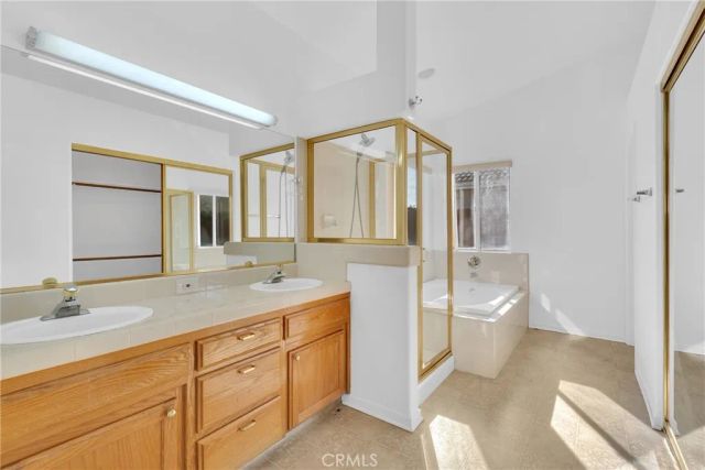 8590 N Sierra Vista, Fresno, CA 93720