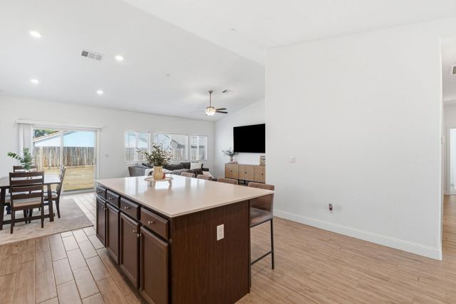 6128 E Platt Avenue, Fresno, CA 93727