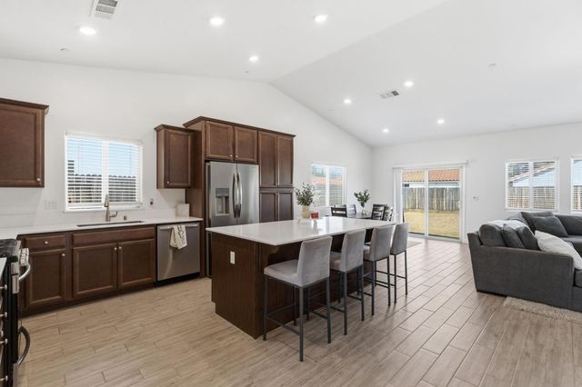 6128 E Platt Avenue, Fresno, CA 93727