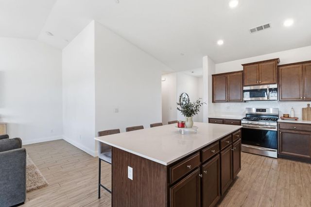 6128 E Platt Avenue, Fresno, CA 93727