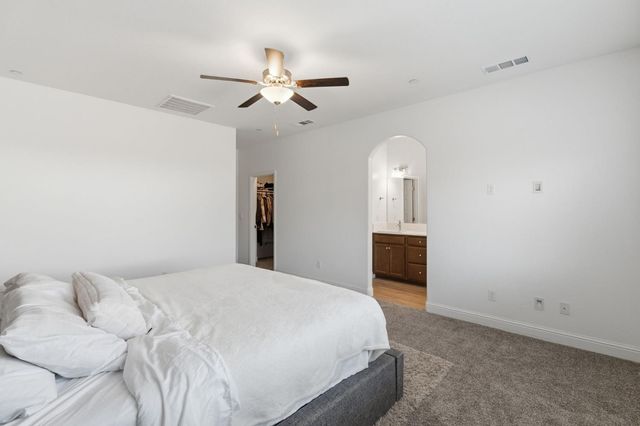 6128 E Platt Avenue, Fresno, CA 93727