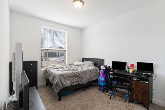 6128 E Platt Avenue, Fresno, CA 93727