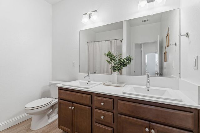 6128 E Platt Avenue, Fresno, CA 93727