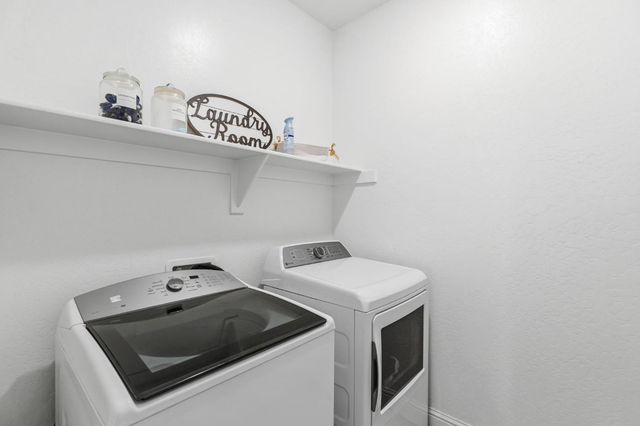 6128 E Platt Avenue, Fresno, CA 93727