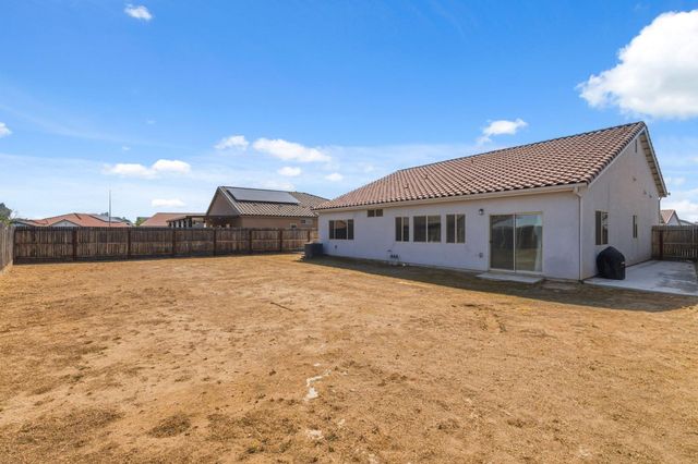 6128 E Platt Avenue, Fresno, CA 93727